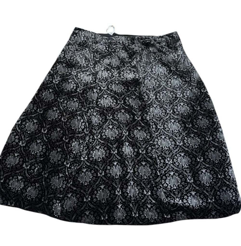 Nygard Collection Black and Silver Damask Velvet Floral Print A-Line Skirt Size